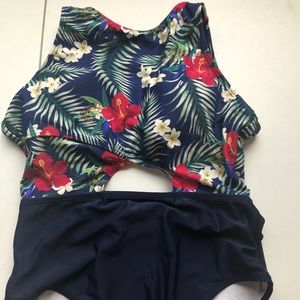 One piece Cupshe swimsuit